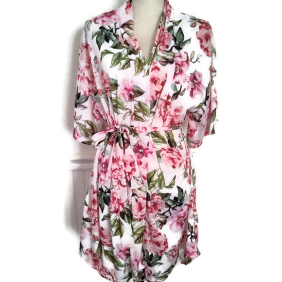 Show Me Your MuMu Other - Show Me Your MuMu Beautiful Floral Robe OS